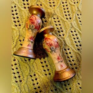 Beautiful vintage set of porcelain taper candle sticks🕯️🌸